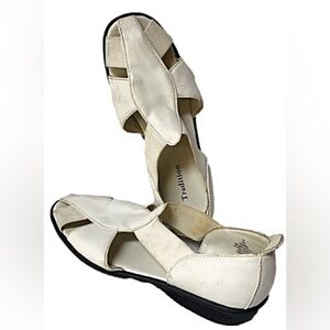 Tradition Women's White Comfort Sandals